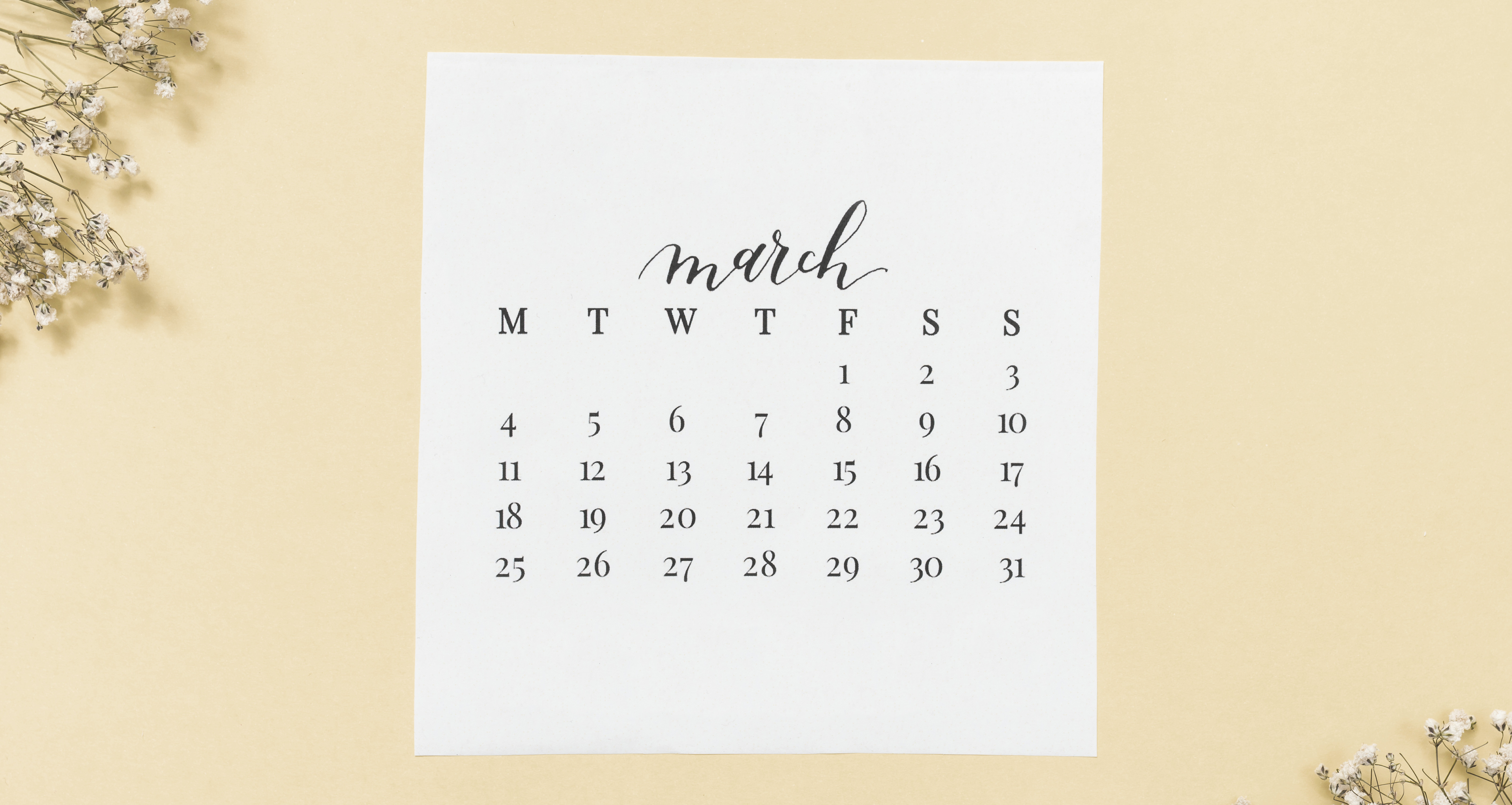 Календарь на март 25 года. Календарь март. Календарь март картинка. Настенный календарь март. Красивый фон для календаря март.
