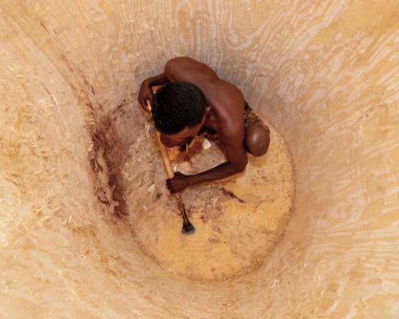 Madagascar - A man carves a cistern into a baobab - Pascal Maitre