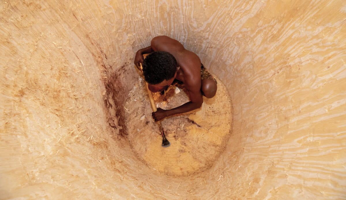 Madagascar - A man carves a cistern into a baobab - Pascal Maitre